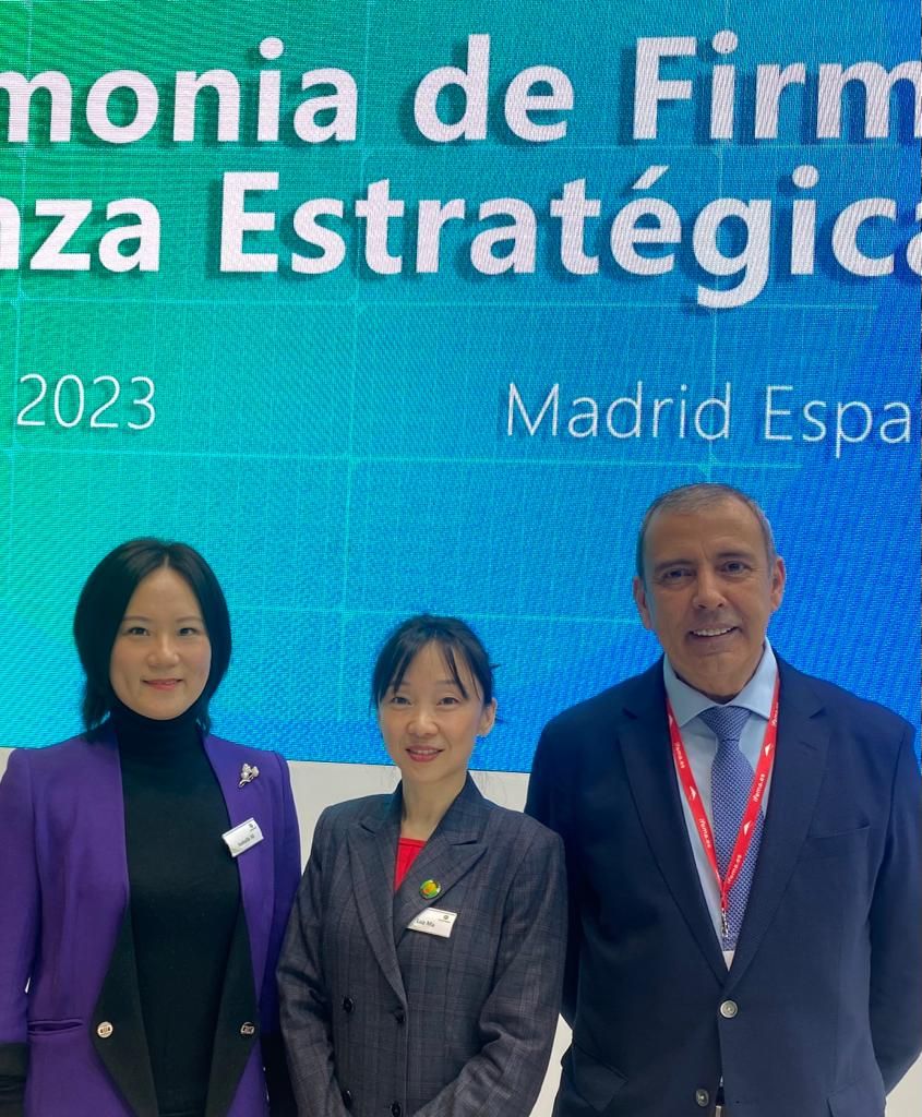 Isabella Ni, Luz Ma y Jaume Alcaide